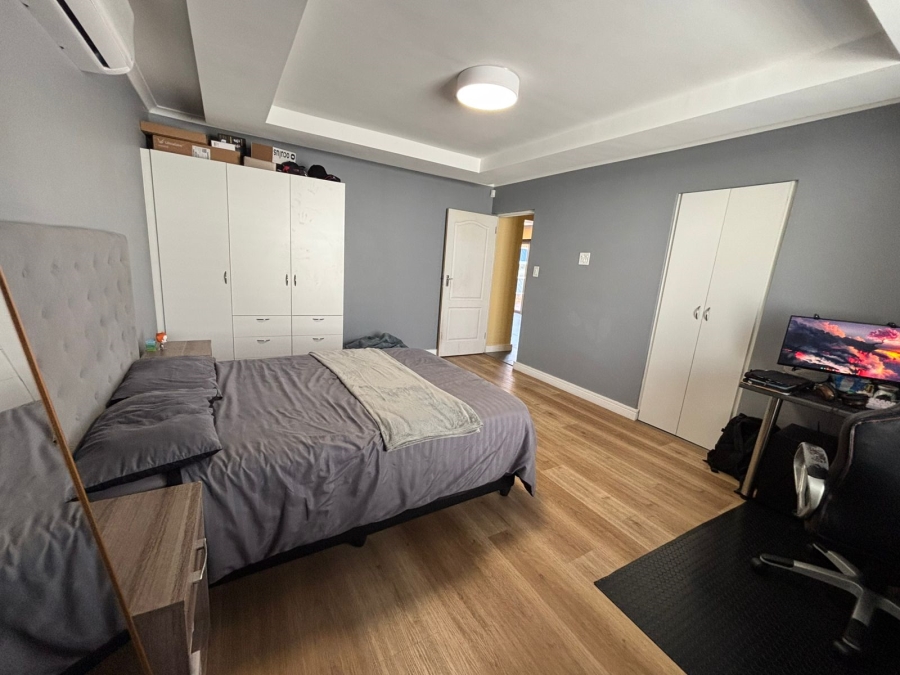 To Let 5 Bedroom Property for Rent in Rouxville Western Cape